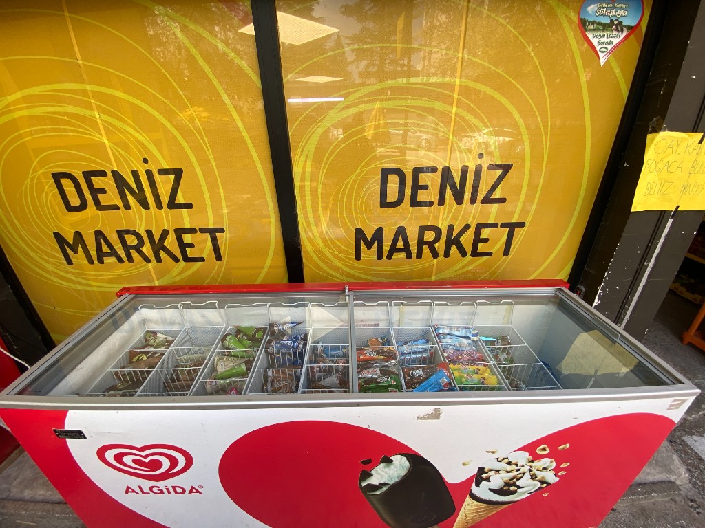 Deniz Market Algida dondurma dolabı